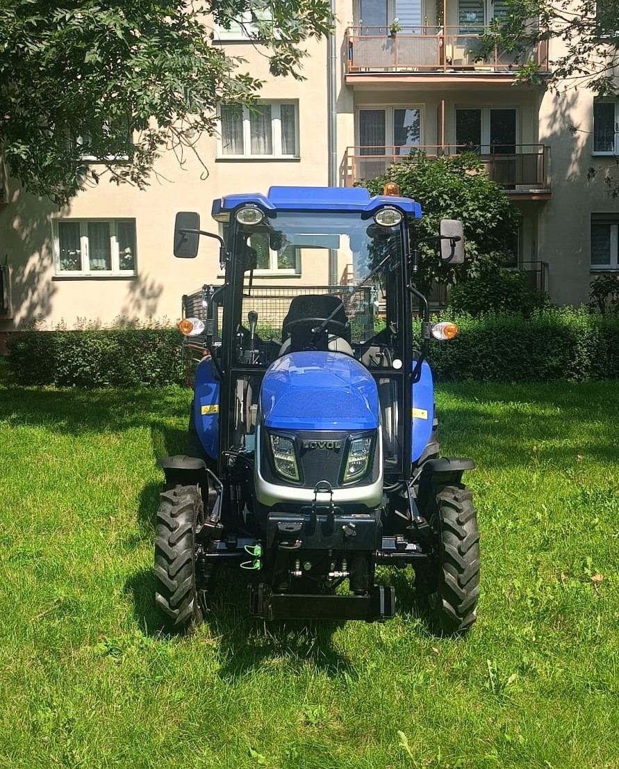 Nowy ciągnik z osprzętem zasilił wyposażenie Spółdzielni